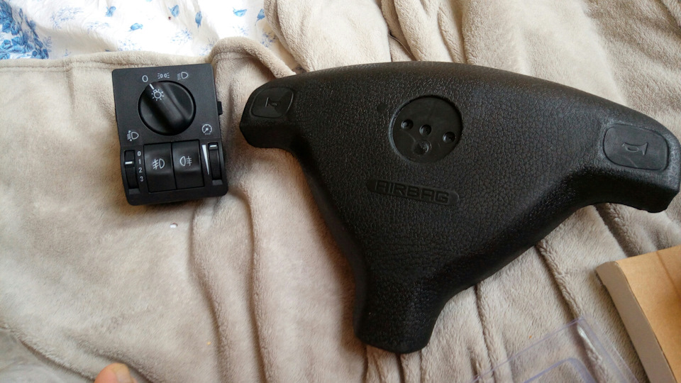 Замена обшивки подушки руля и блока включения фар — Opel Astra G Coupe ...