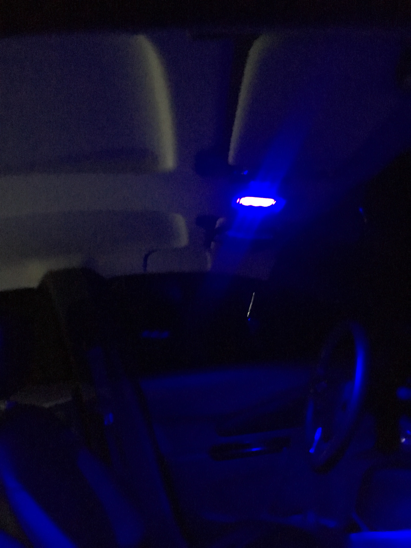 Подсветка в ручки дверей кобальт. Кобальт тюнинг. Шевроле кобальт освещение салона. Подсветка ног каптива. Плафон салона шевроле блейзер 2.