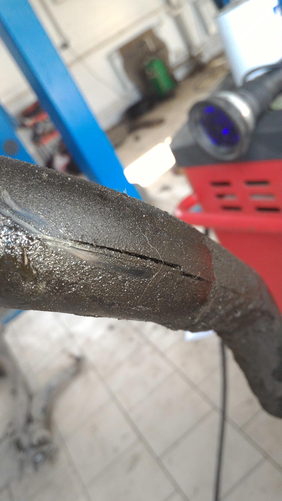 Большой патрубок сапуна — ТрещинА — Lada Приора хэтчбек, 1,6 л, 2009 ...