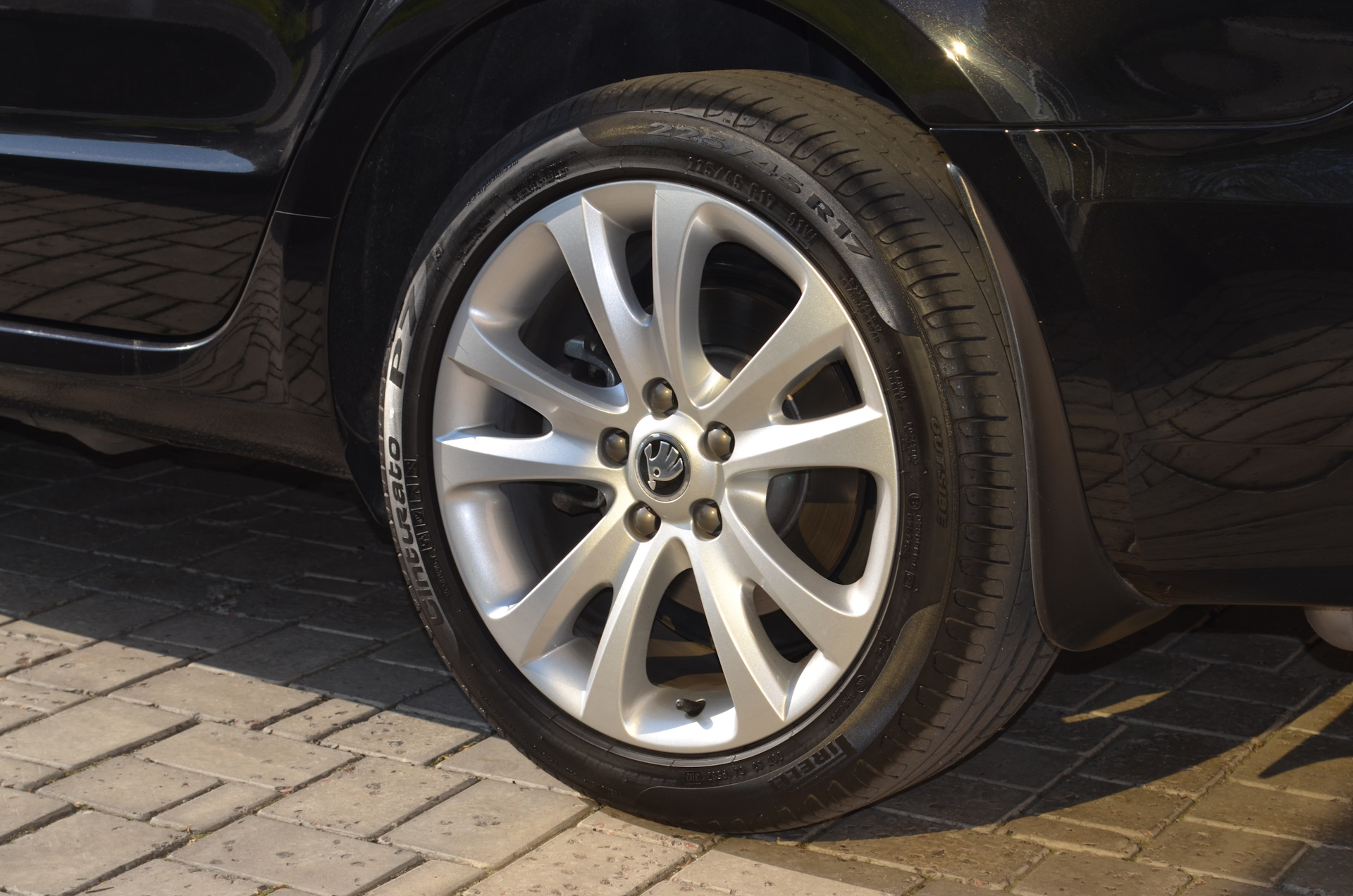 Pirelli cinturato p7 225 45 r17. Superb 2 диски. Skoda Superb 2 диски.