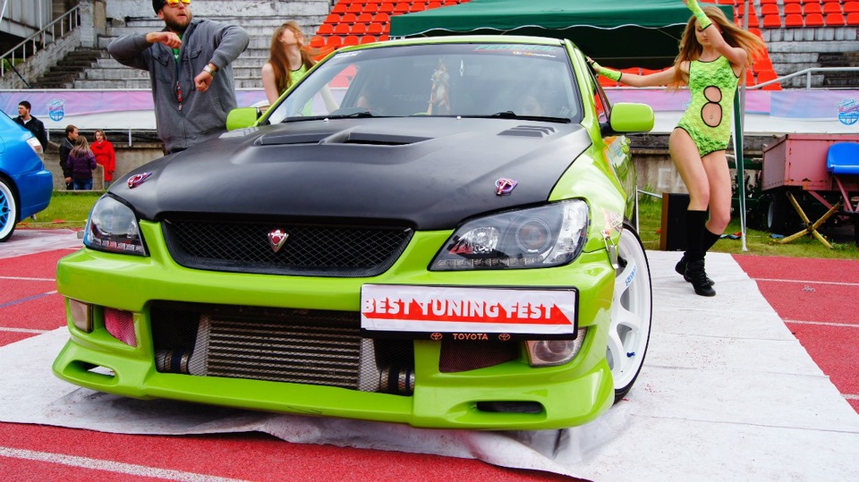 Tuning good. Altezza Hippo sleek. Best Tuning Fest Красноярск. Altezza с девушкой. Бест тюнинг фест Красноярск 2023.