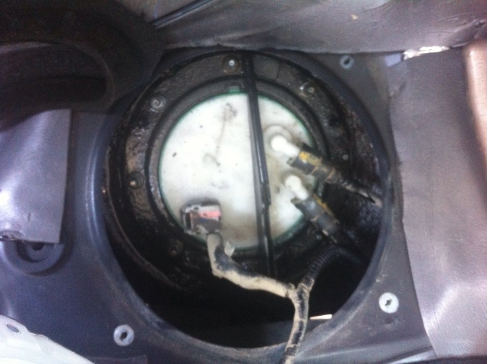 Бензин убегает, а в салоне воняет))) — Subaru Forester (SH), 2 л, 2012 ...