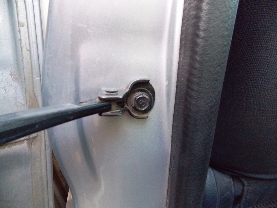 Китайские закрывашки на петли ограничителя дверей — Mazda Demio (2G), 1 ...