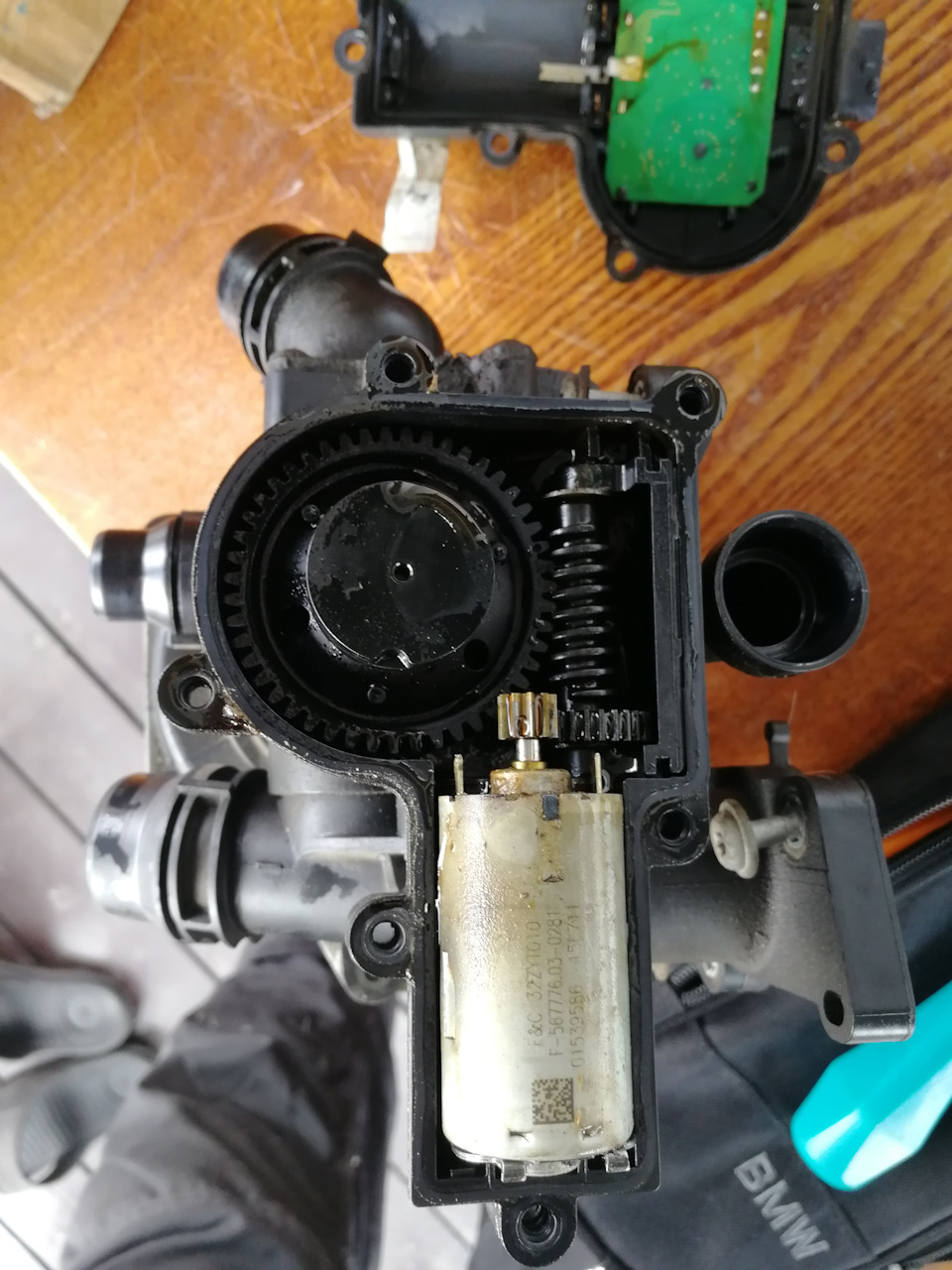 Все мокрое — Audi A6 (C7). Запчасти на фото: F567776