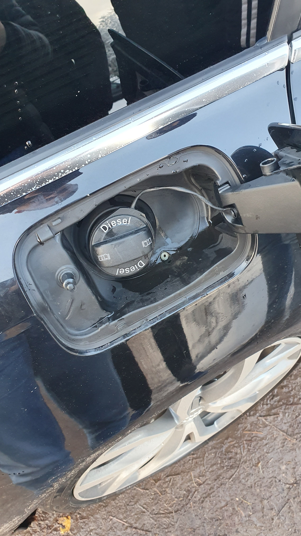 № 5 Замена замка лючка бензобака - Audi A6 Avant, 3.0 л., 2013 года на DRIVE2