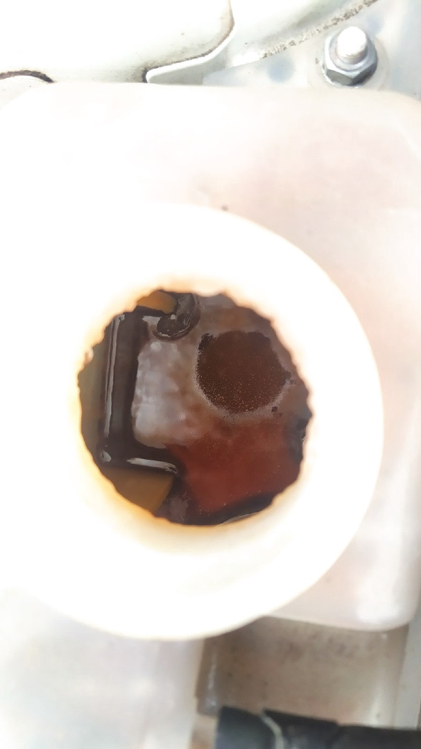 Эмульсия в бачке. — Chevrolet Epica, 2 л, 2011 года | поломка | DRIVE2