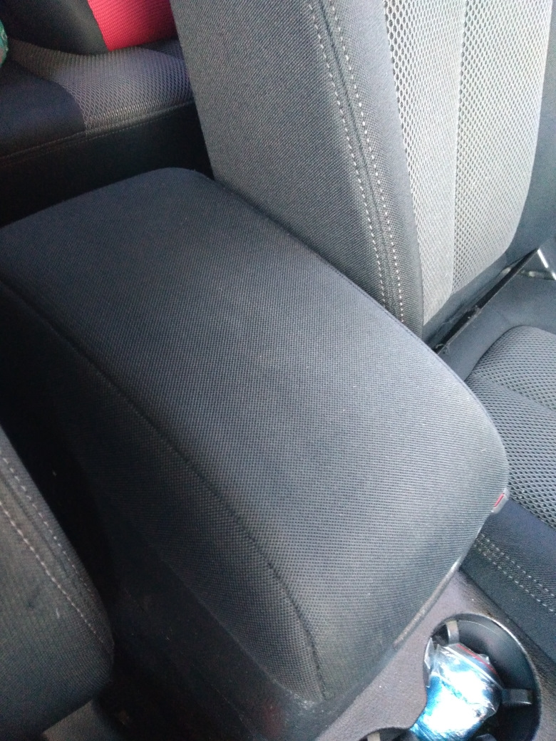 Чистый подлокотник — Hyundai Santa Fe (2G)