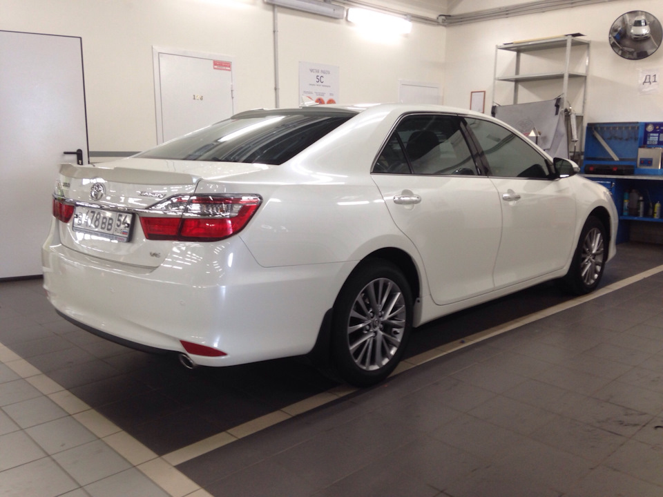 Toyota Camry 55 белый перламутр