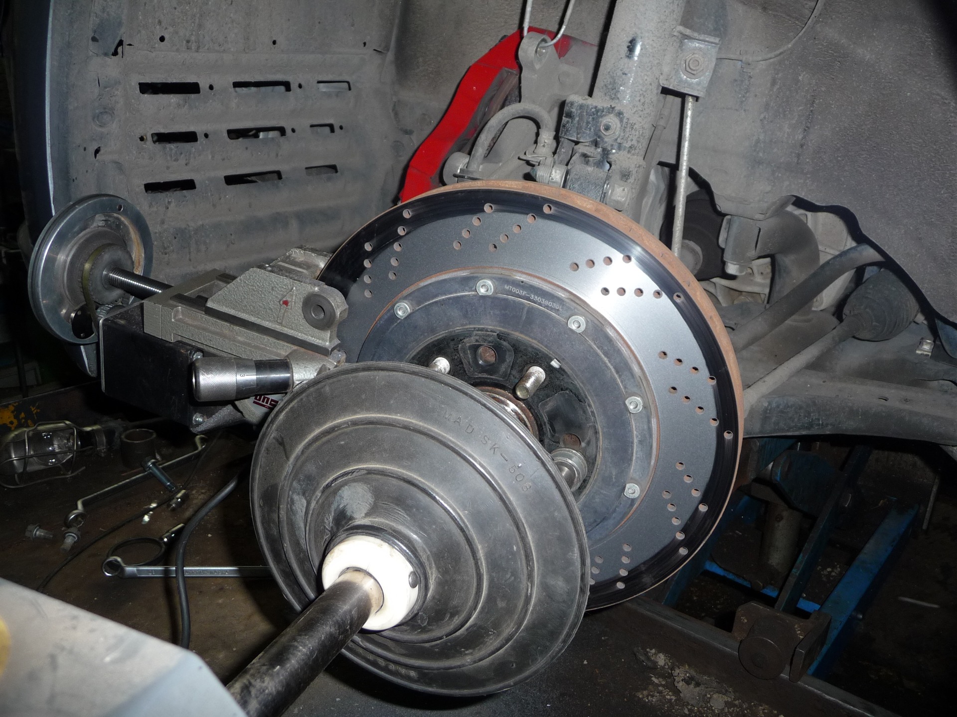 проточка тормозных дисков на автомобиле