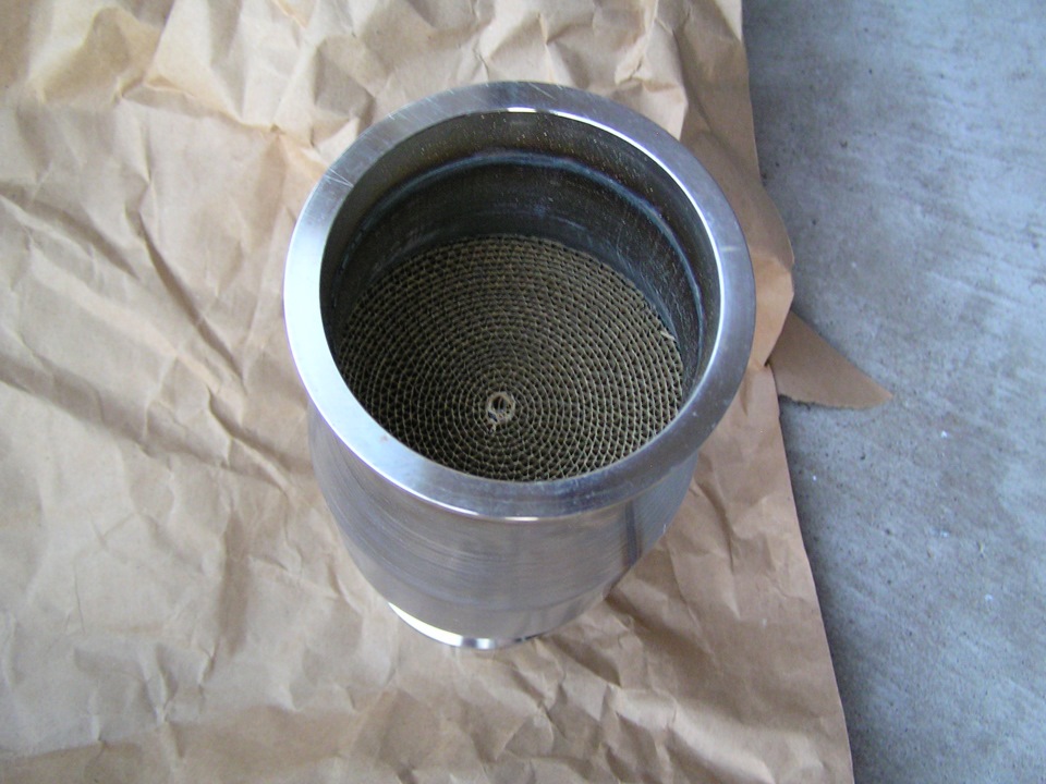 так катализатор выглядит внутри — Volvo S60 (1G)