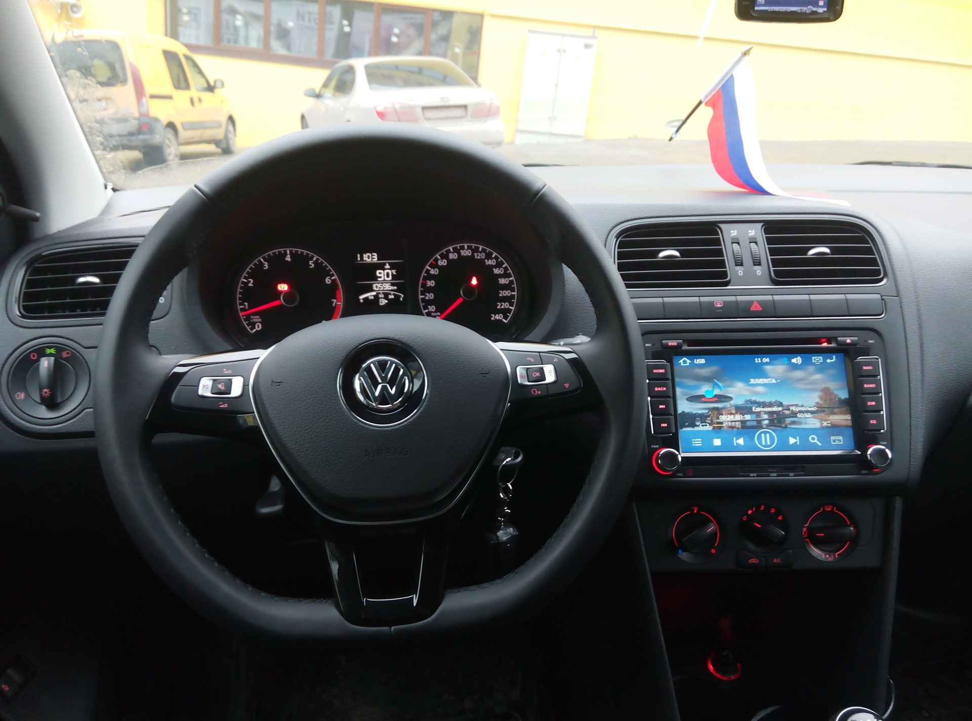 Поло дисплей. Volkswagen Polo 2014 мультируль.