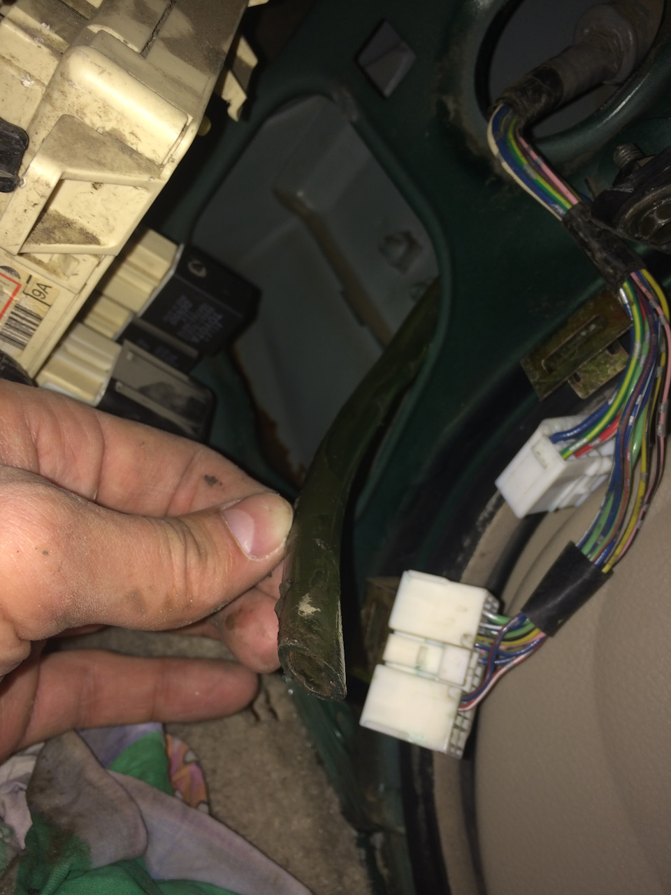 Течет люк. Не стекает дренажка. — Lexus IS, 2 л, 2000 года | своими ...