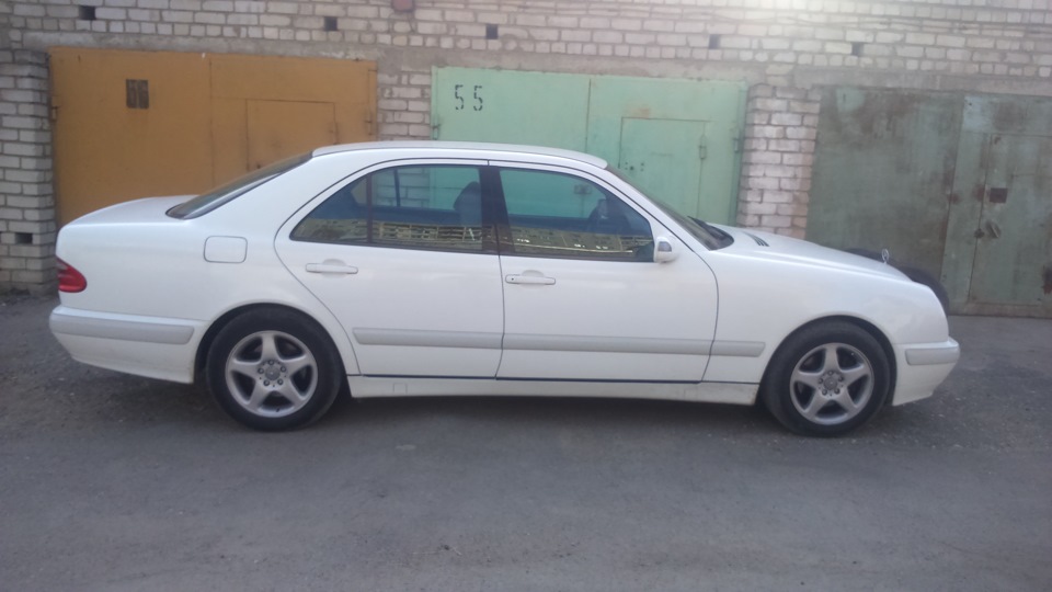 Переобулся в ковку на 16 — Mercedes-Benz E-class (W210), 2,7 л, 2000 ...