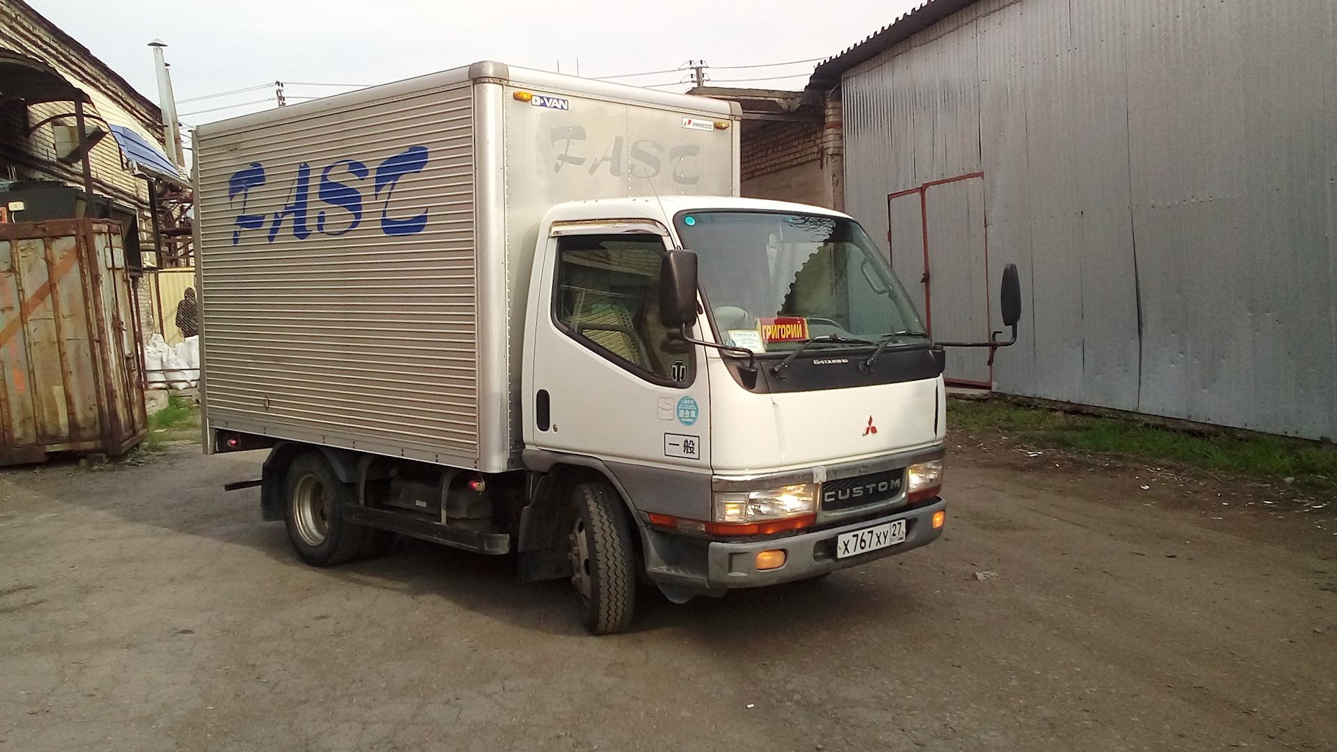 Стекло фусо кантер. Стекло двери mitsubishi fuso. Лобовое стекло fuso canter 5696. Митсубиси сантер fe700 стекло лобовое. Стекло левой двери фусо файтер.