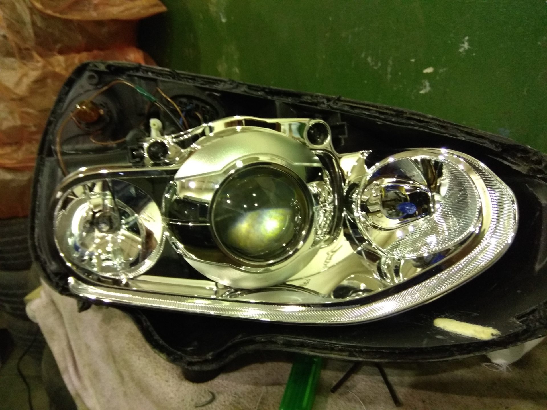 би лед линзы на форд с-мах. S max линза. линзы форд s-max. линзы форд s-max. S max линза.