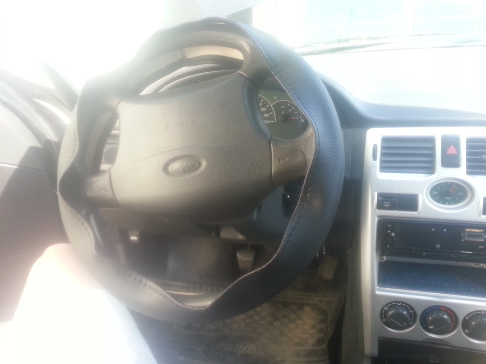 Кожаная оплетка руля. — Lada Приора седан, 1,6 л, 2007 года ...
