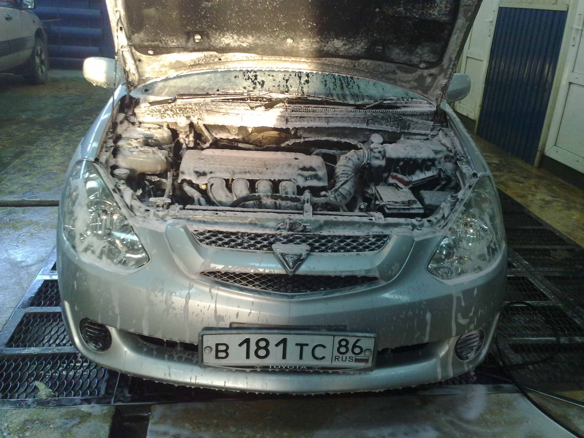 Complete car wash - Toyota Caldina 18 L 2003