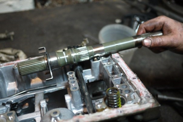 разбор и сбор акпп с заменой вторичного вала и установка раздатки от ...
