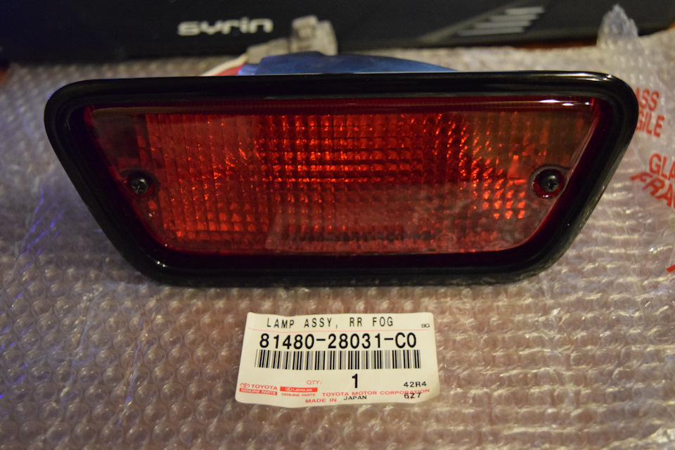 Установка заднего оригинального ПТФ — Toyota Corolla Rumion, 1,8 л ...