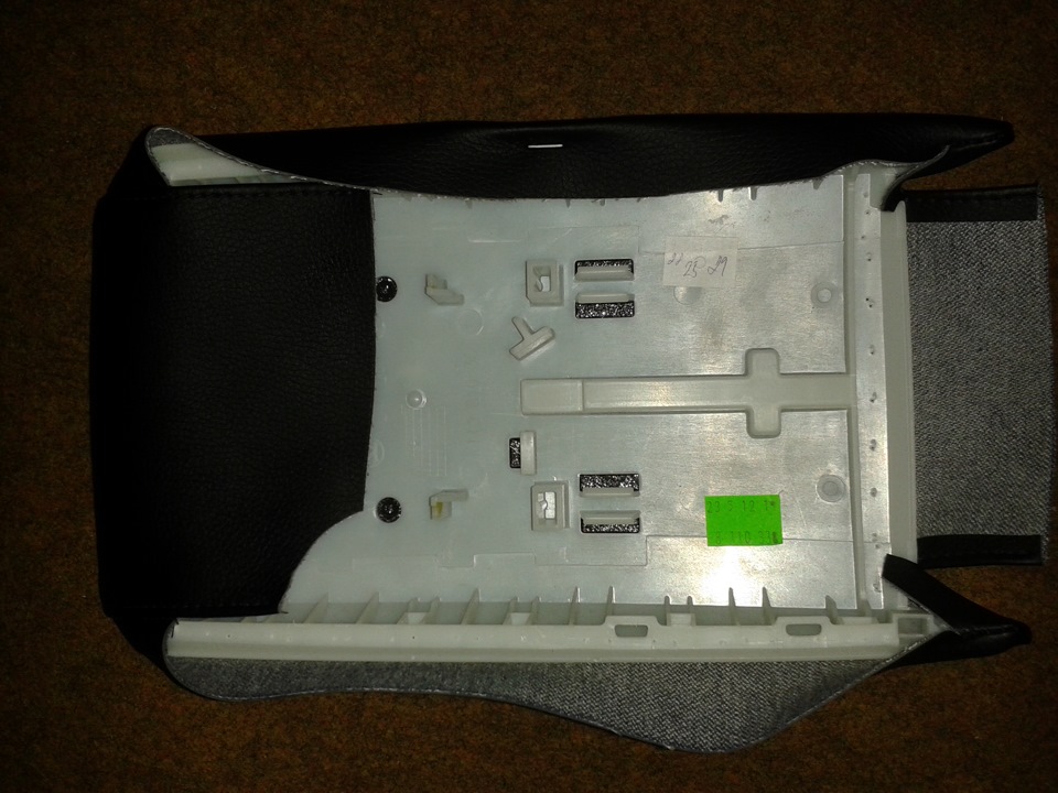 Обтянул подлокотник кожей — Skoda Octavia Mk2, 1,6 л., 2012 года ...