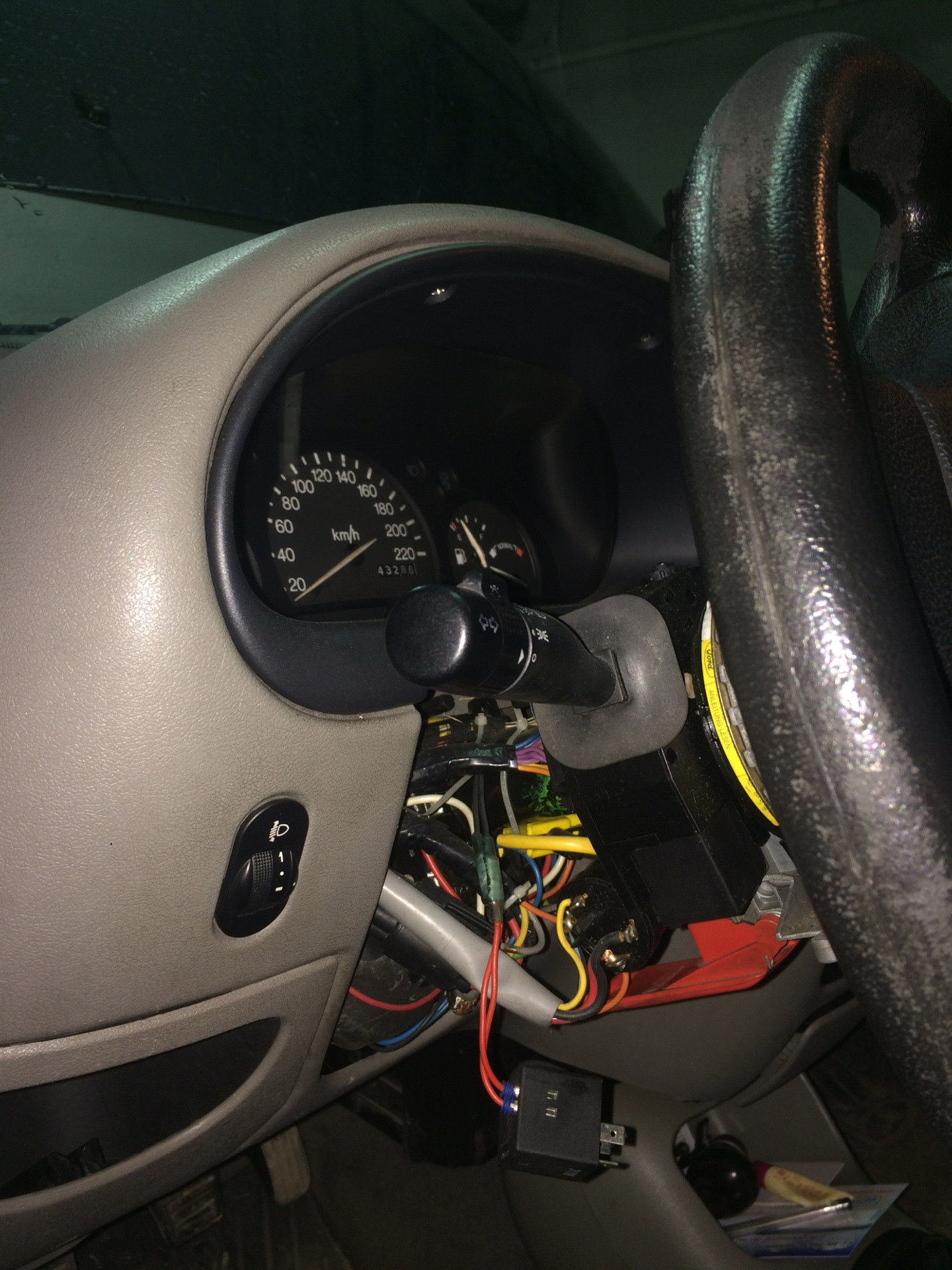 Форд фокус 1 реле поворотов Замена реле поворотников - Ford Fiesta (Mk IV), 1,2 л, 1997 года своими руками D