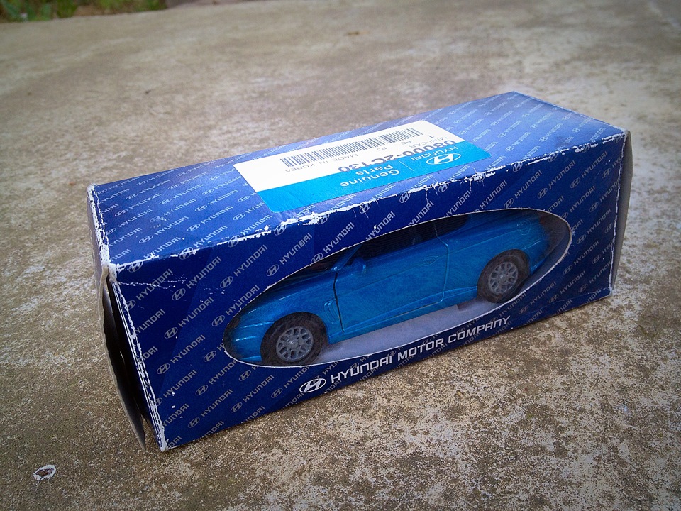 Hyundai tiburon diecast best sale model