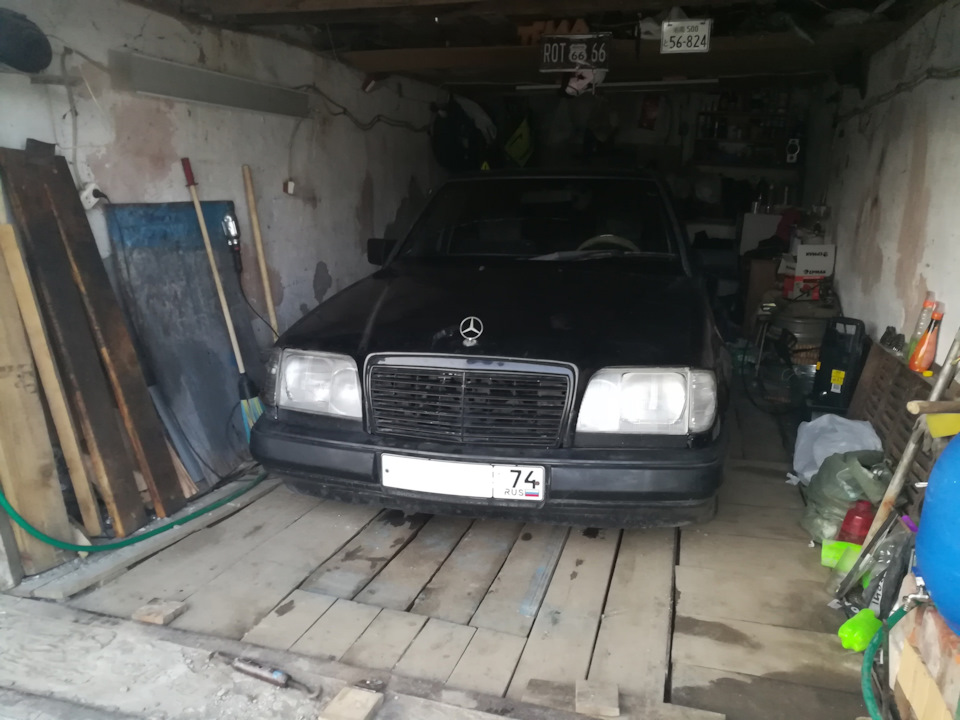 Фото в бортжурнале Mercedes-Benz E-Class (W124)