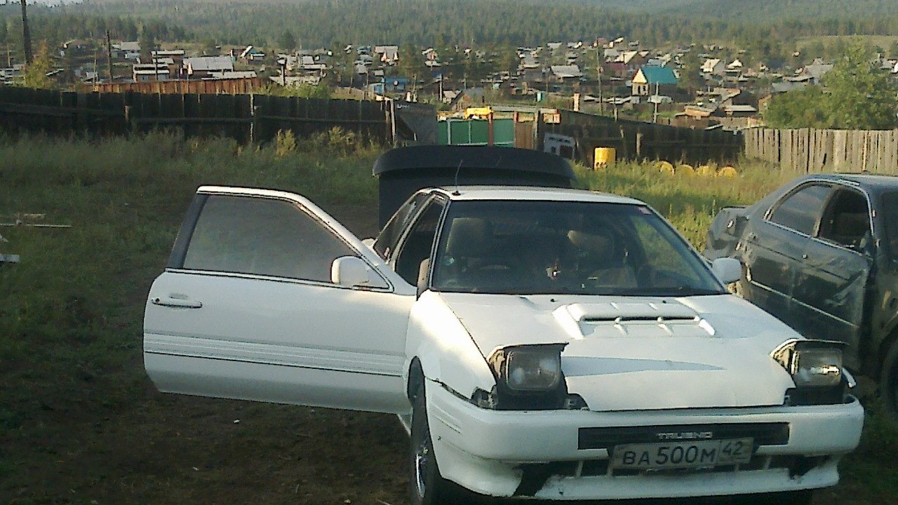 Машина 1987 года. Nissan Bluebird 1999. Nissan Bluebird, 1999 год. ВАЗ 2114. Ниссан Блюберд 1987г.