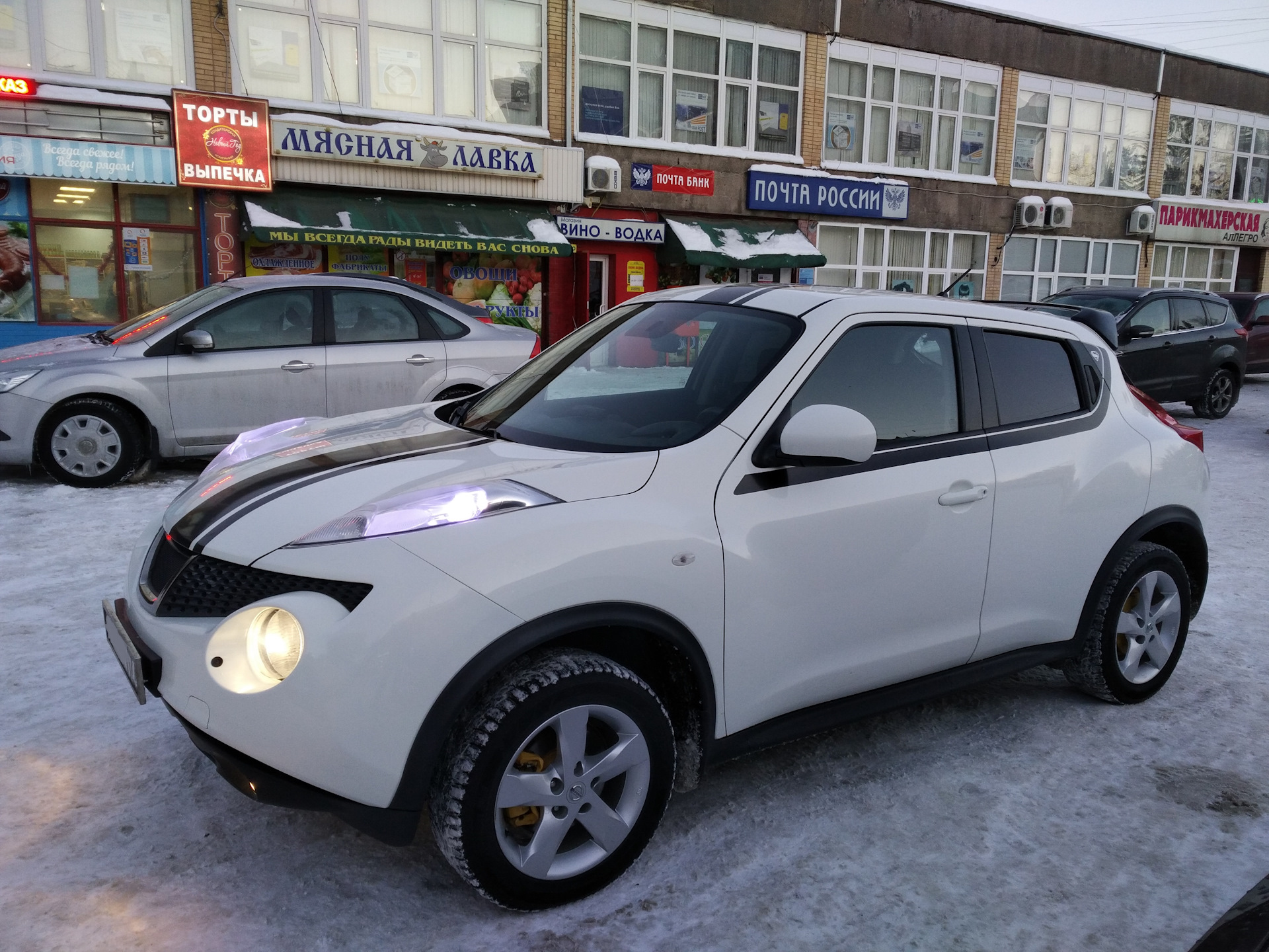 Nissan Juke белый с черной крышей