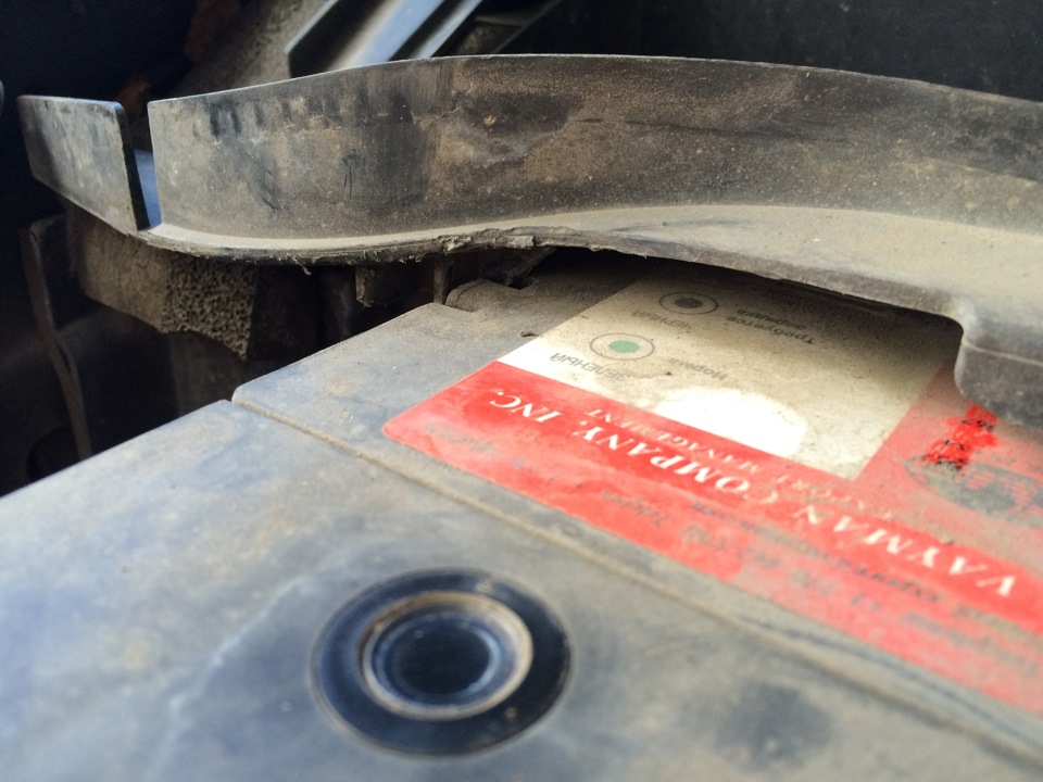 пластиковая чушь в щель уходила — Cadillac SRX (1G)