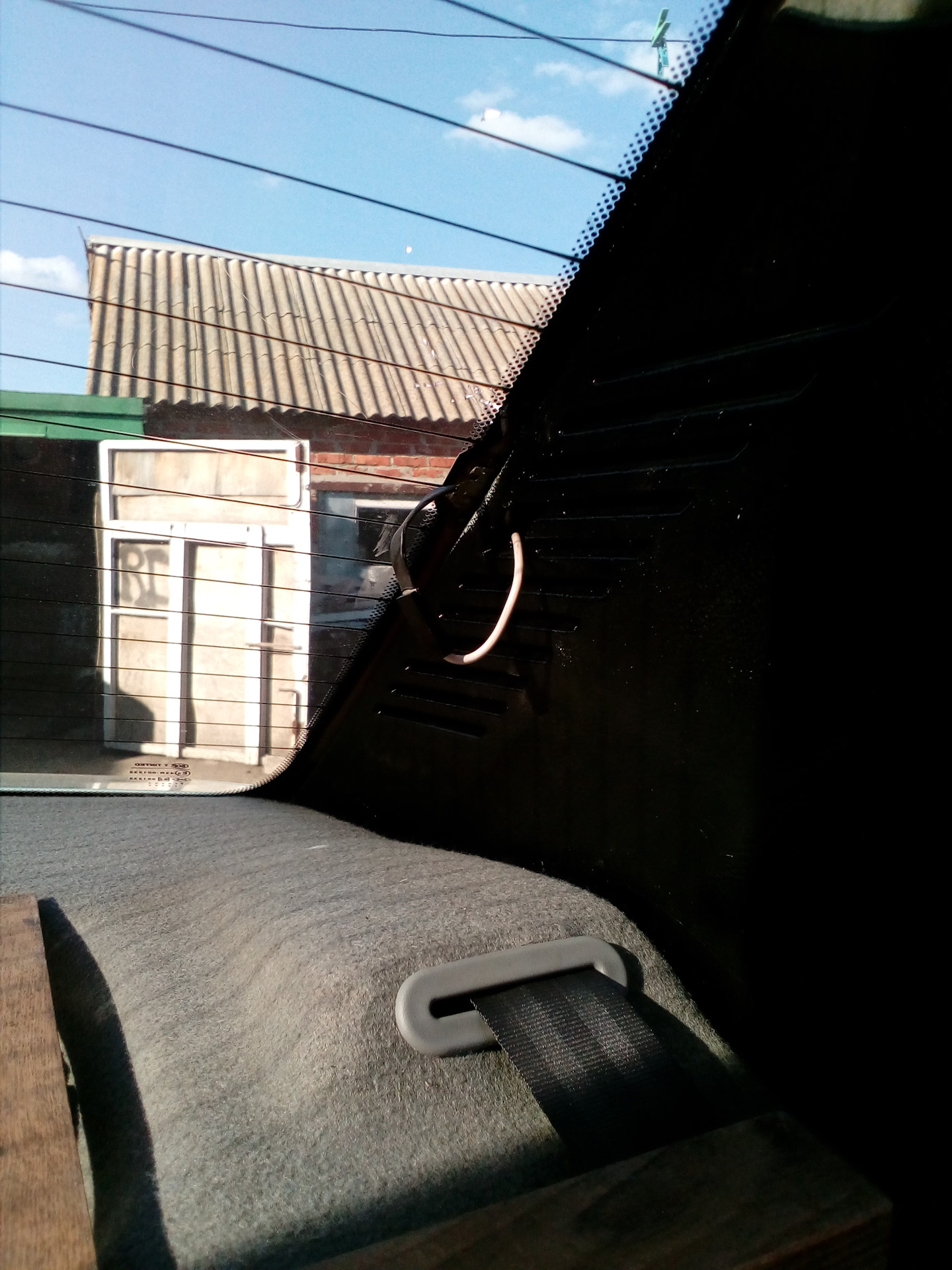 Подогрев заднего стекла логан. Подогрев заднего стекла логан 1. Обогрев заднего стекла renault logan 2020. Обогрев заднего стекла рено логан. Обогрев заднего стекла на логане.