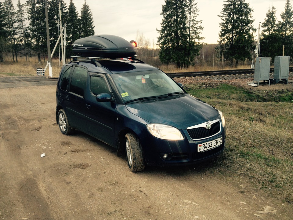 Терра драйв 440. Skoda Roomster багажник на крышу. Люстра на крышу Румстер.