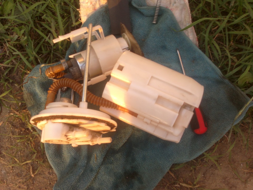 Замена сетки топливного насоса — Lada 2114, 1,6 л, 2008 года | своими ...