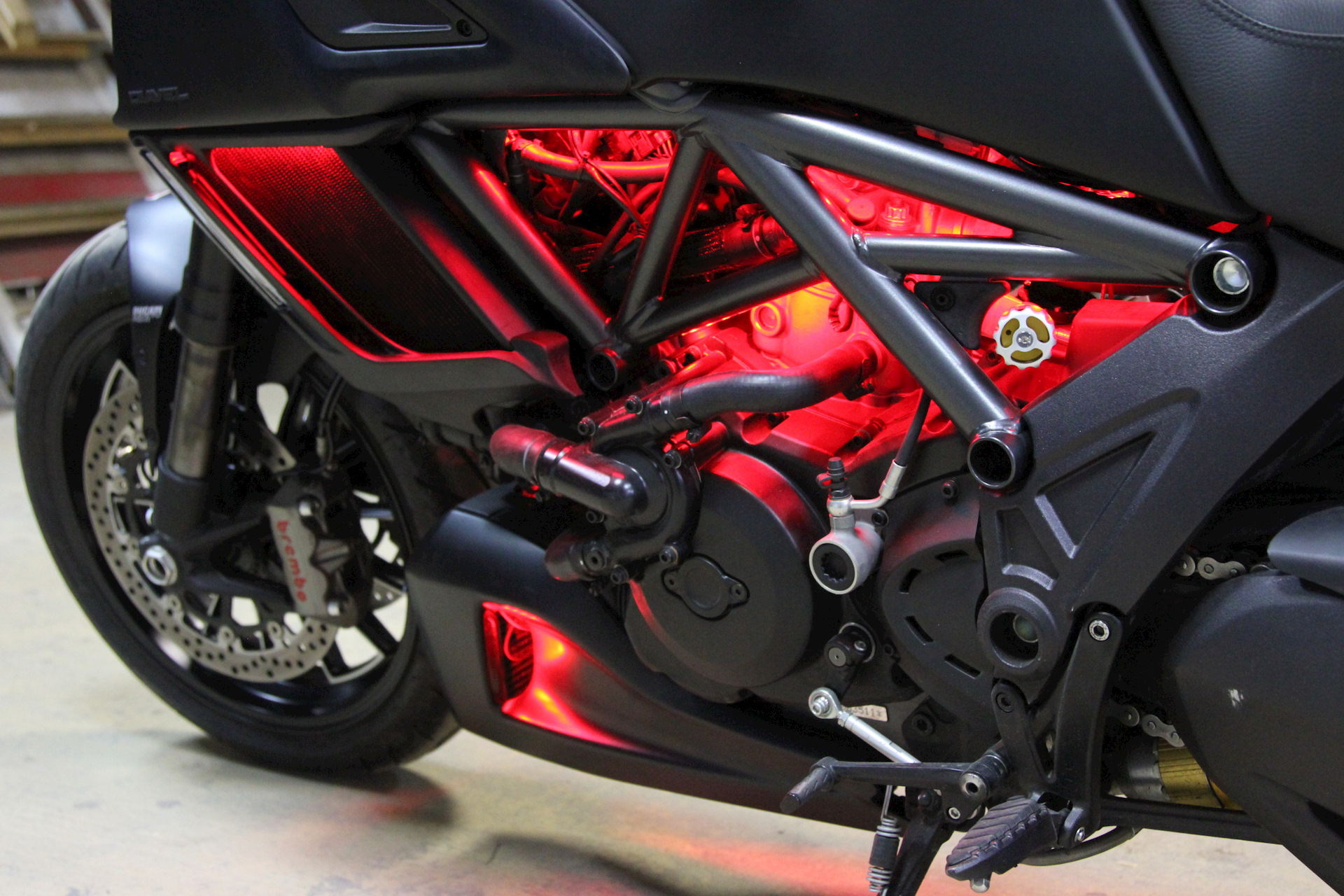 Ducati Diavel Red frame