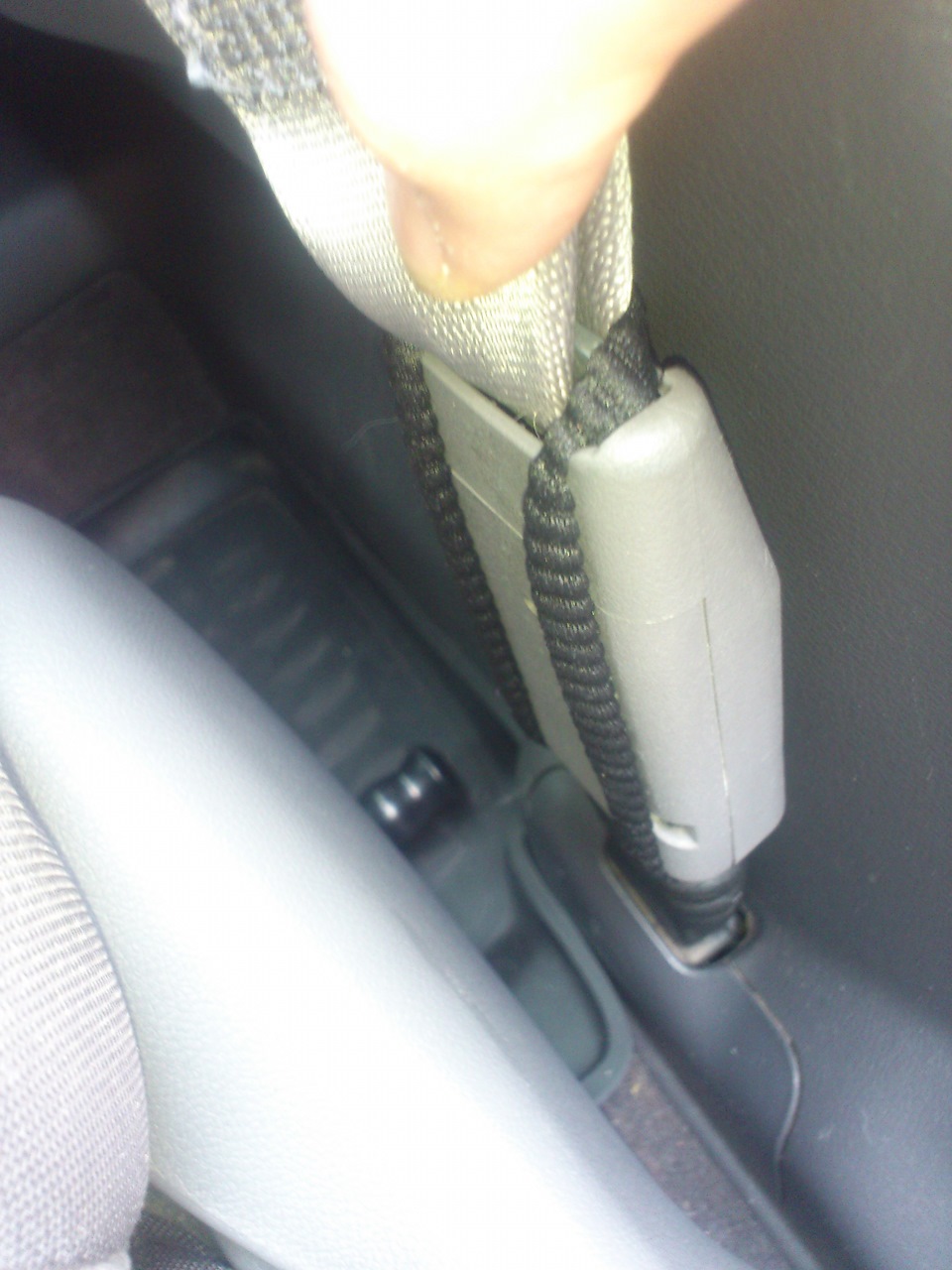 вот как избавиться от стука ремня безопасности о сиденье — Honda Civic ...