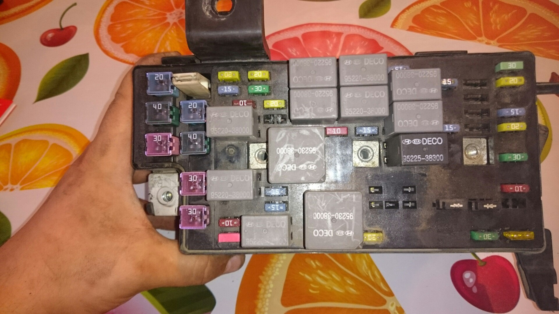 При повороте ключа не загорается чек энжи, машина не заводится ...