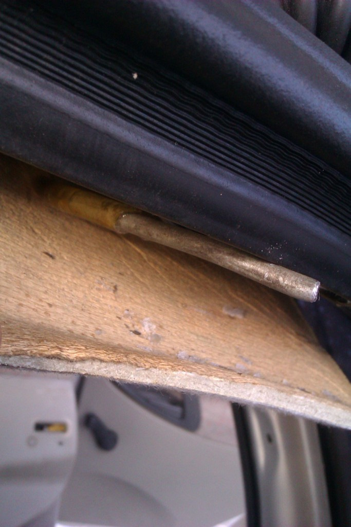 Стеклоочиститель стекла задней двери и трубка омывателя. — Lada Калина ...