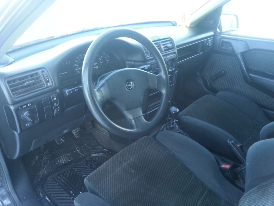 Стала кипеть. Антифриз давит из под крышки. — Opel Vectra A, 2 л, 1991 ...