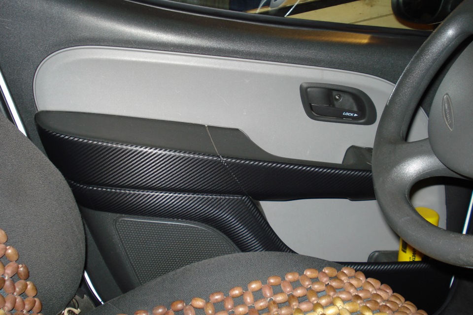 Оклейка карт двери пленкой под карбон — FIAT Doblo (1G), 1,3 л, 2006 ...