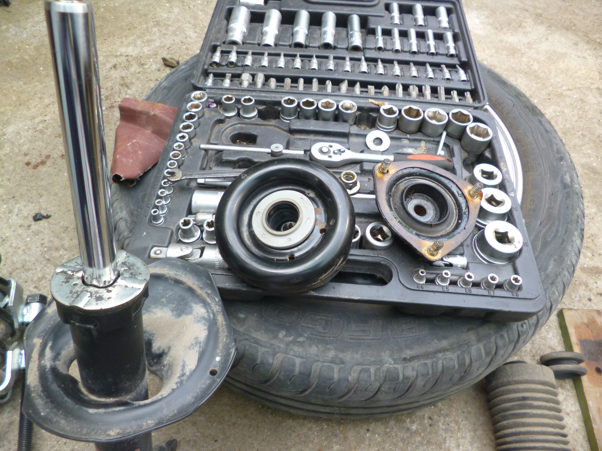 Замена пыльника и отбойника переднего амортизатора. — Nissan Almera II ...