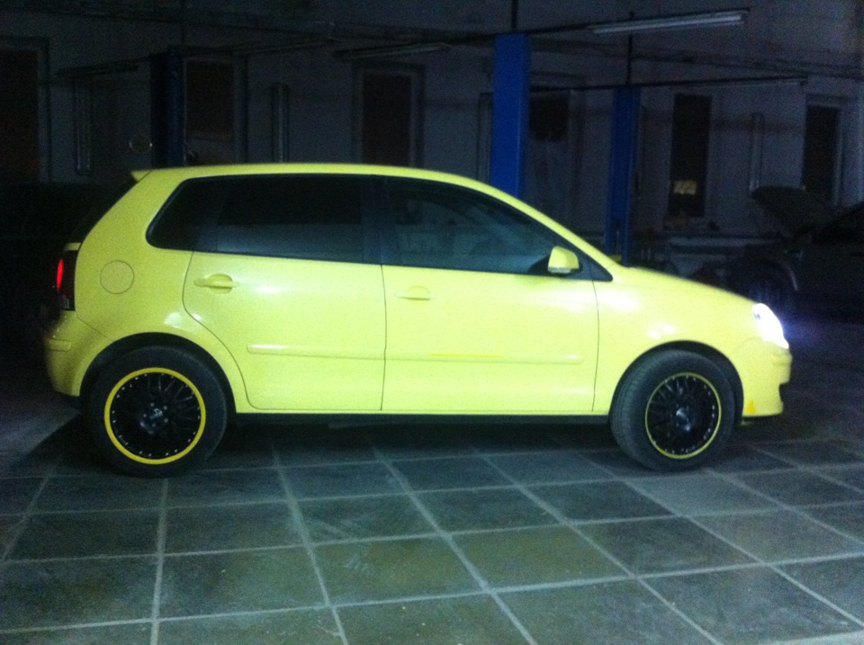 Снимаем наклейки, и красим резиной — Volkswagen Polo Mk4F, 1,4 л, 2006 ...