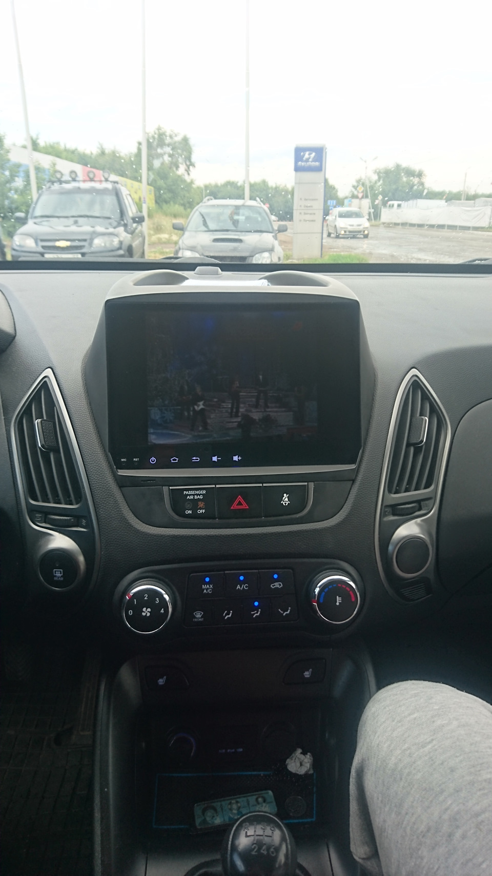 Как снять магнитолу ix35 hyundai Замена штатной магнитолы - Hyundai ix35, 2 л, 2013 года автозвук DRIVE2