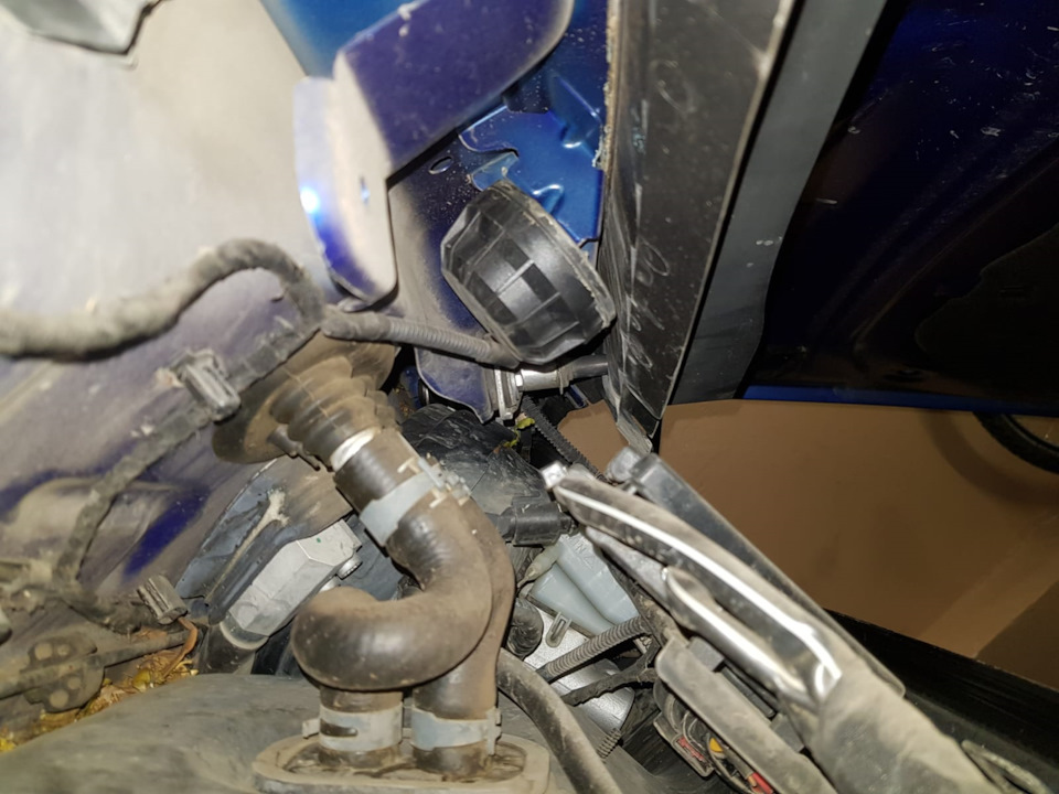 Штатное место установки вибродинамика на SQ5 — Audi Q5 (1G)