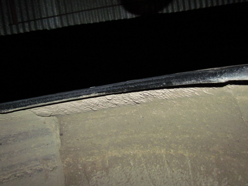 так было (кромка шириной 1.5 см, с загибом внутрь еще на 5 мм) — BMW 3 series (E46)