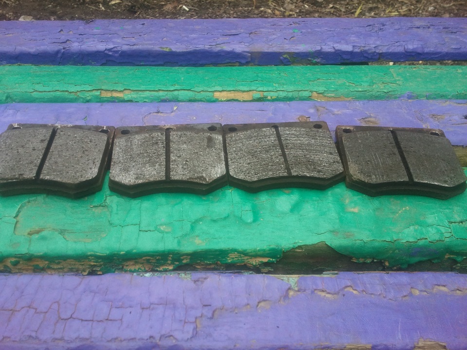 Замена передних тормозных колодок — Ford Taunus TC3, 1,3 л, 1980 года ...