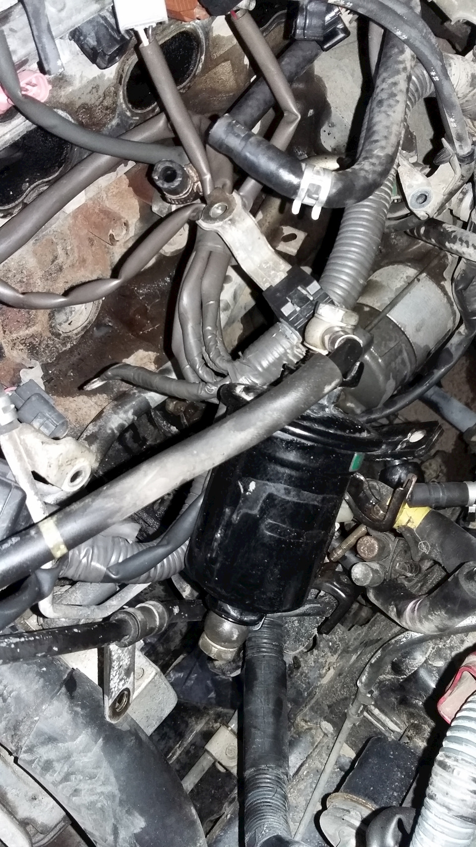 Замена топливного фильтра - Toyota Hilux (8G), 2,8 л, 2016 года расходники DRIVE