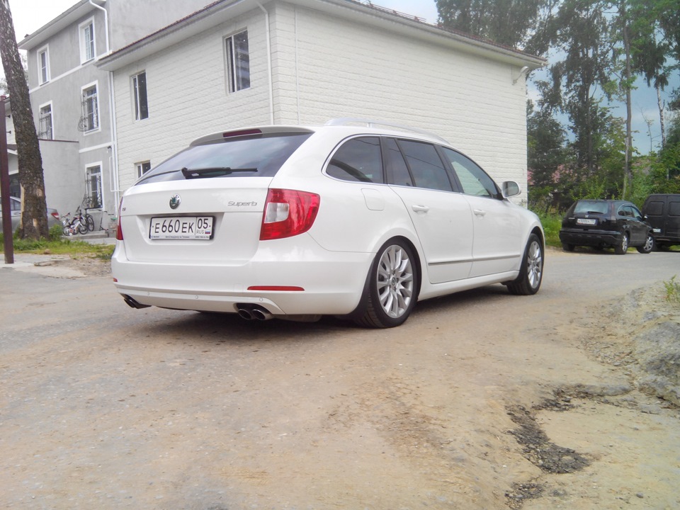 Skoda Superb Combi 2012