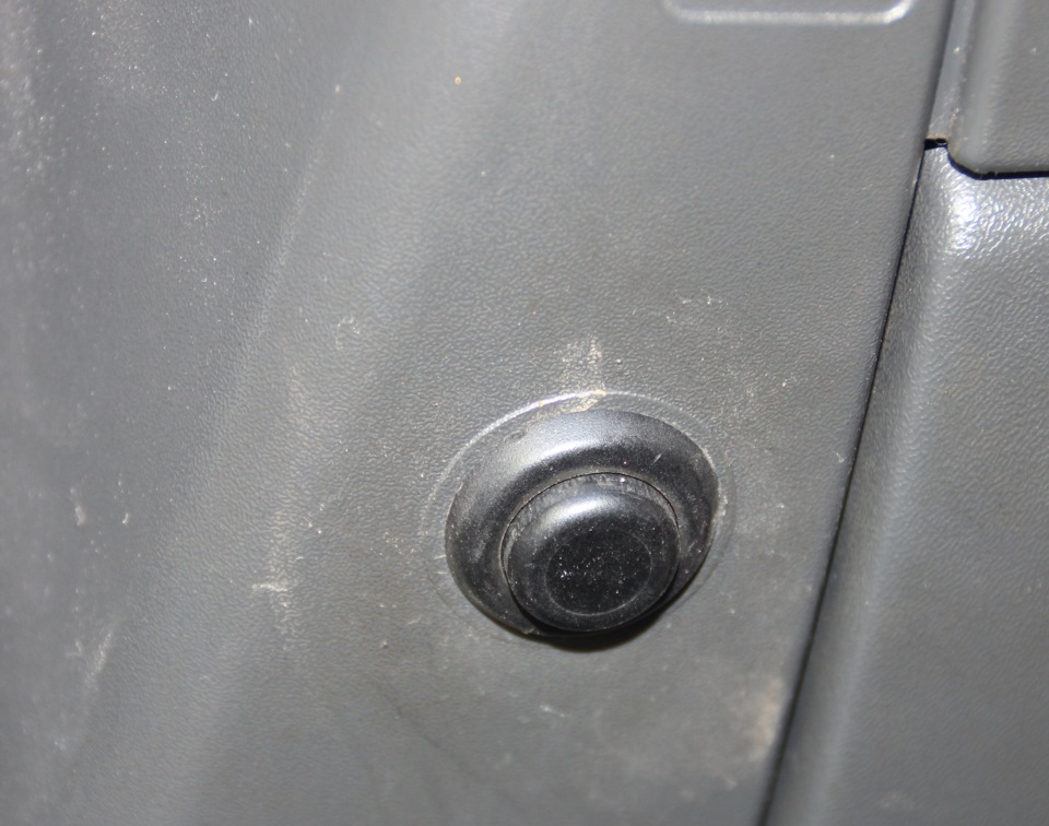 Открывание багажника с кнопки — LADA 21114, 1,6 л., 2004 года | своими ...