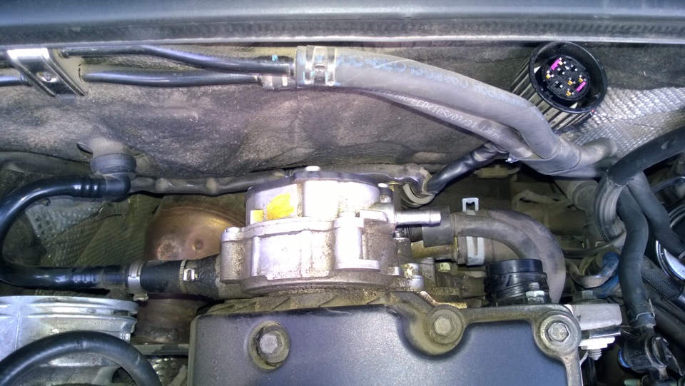 Пассат б5 подсос воздуха. С подсос воздуха. Клапан вкг ауди а4 1. Двигатель фольксваген 1. 4 tsi.