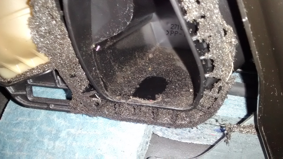 Второй мокрый коврик — Volvo XC70 II, 2,5 л, 2005 года | поломка | DRIVE2